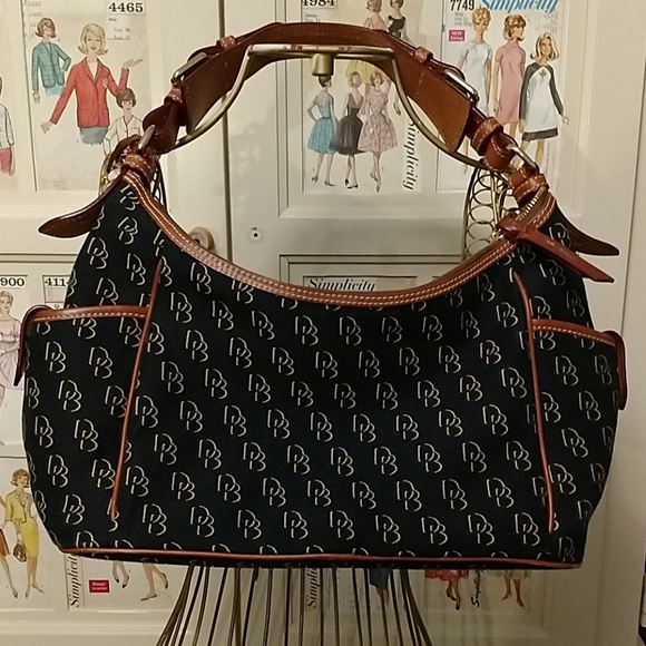 Dooney and Bourke large canvas black signature bag - Picture 2 of 8